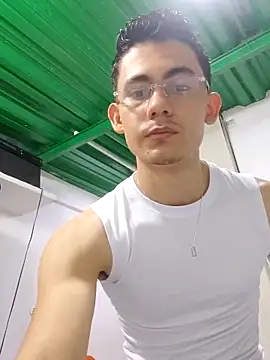 Snapshot of alexispaez457062 chatting on 09-21-25, 02:35 alexispaez457062 online show from 09-21-25, 02:35