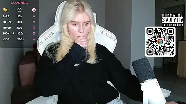 Snapshot of LizaKisses chatting on 10-07-25, 10:12 LizaKisses online show from 10-07-25, 10:12