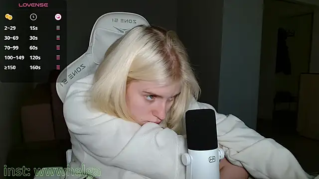 Snapshot of LizaKisses chatting on 10-09-25, 09:18 LizaKisses online show from 10-09-25, 09:18