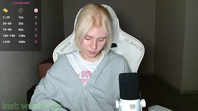 Snapshot of LizaKisses chatting on 10-15-25, 01:11 LizaKisses online show from 10-15-25, 01:11