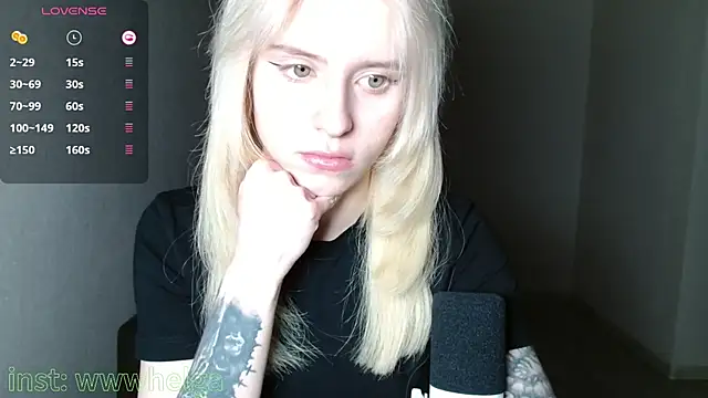 Snapshot of LizaKisses chatting on 10-17-25, 02:52 LizaKisses online show from 10-17-25, 02:52