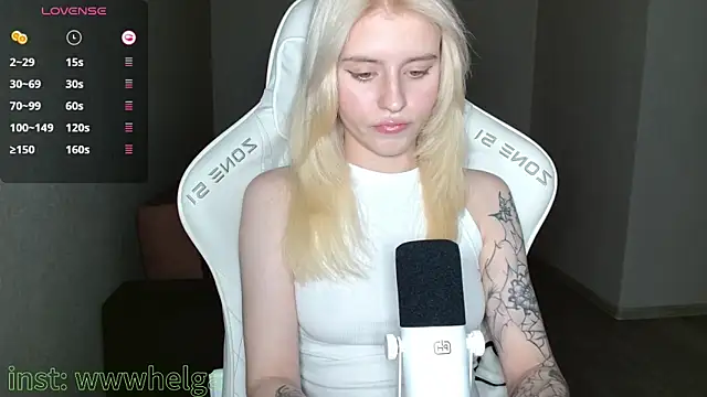 Snapshot of LizaKisses chatting on 10-18-25, 12:06 LizaKisses online show from 10-18-25, 12:06