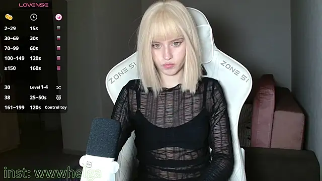 Snapshot of LizaKisses chatting on 11-14-25, 04:06 LizaKisses online show from 11-14-25, 04:06