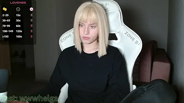 Snapshot of LizaKisses chatting on 11-18-25, 04:22 LizaKisses online show from 11-18-25, 04:22