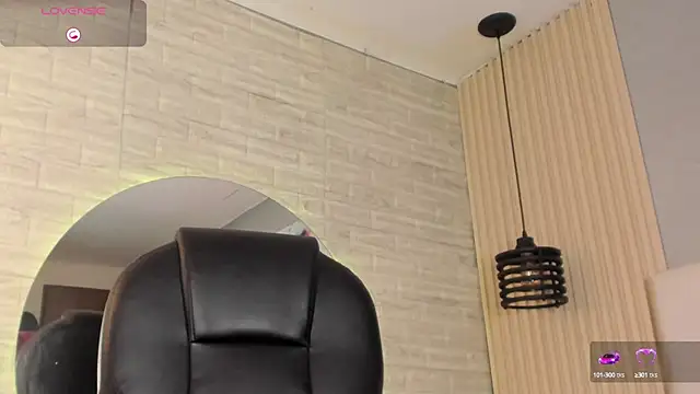 Snapshot of nicole__parker1 chatting on 01-23-25, 03:32 nicole parker1 online show from 01-23-25, 03:32