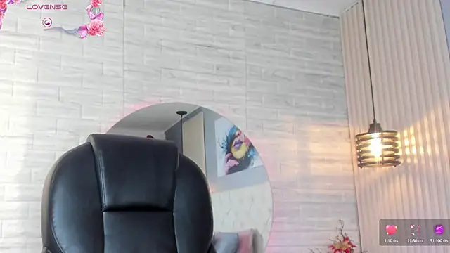 Snapshot of nicole__parker1 chatting on 01-29-25, 12:35 nicole parker1 online show from 01-29-25, 12:35