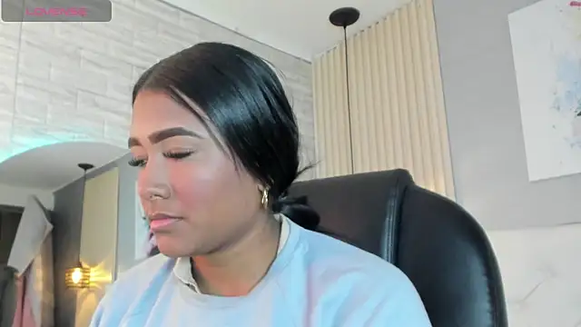 Snapshot of nicole__parker1 chatting on 02-19-25, 12:33 nicole parker1 online show from 02-19-25, 12:33