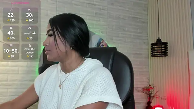 Snapshot of nicole__parker1 chatting on 03-15-25, 12:13 nicole parker1 online show from 03-15-25, 12:13