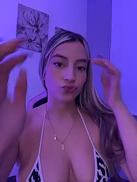 Snapshot of Issabela_G1 chatting on 05-18-26, 03:02 Issabela G1 online show from 05-18-26, 03:02