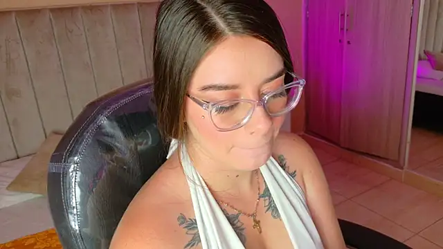 Charlotte Olsen  online show from 06-10-26, 08:52
