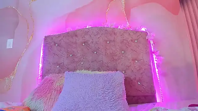 Snapshot of Bella__sweet chatting on 03-16-25, 12:45 Bella sweet online show from 03-16-25, 12:45