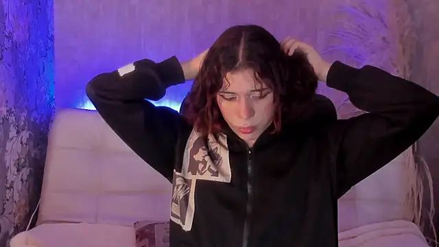 Snapshot of pixy_20 chatting on 10-26-25, 04:18 pixy 20 online show from 10-26-25, 04:18