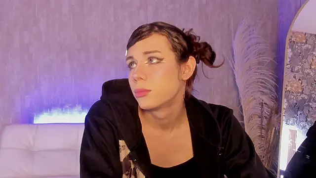 Snapshot of pixy_20 chatting on 11-18-25, 03:23 pixy 20 online show from 11-18-25, 03:23