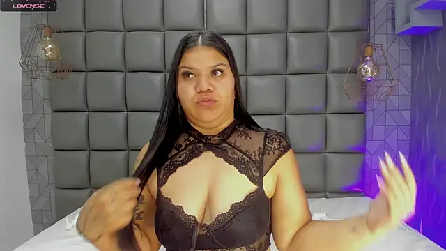 Snapshot of mile_uribe chatting on 02-04-25, 10:21 mile uribe online show from 02-04-25, 10:21