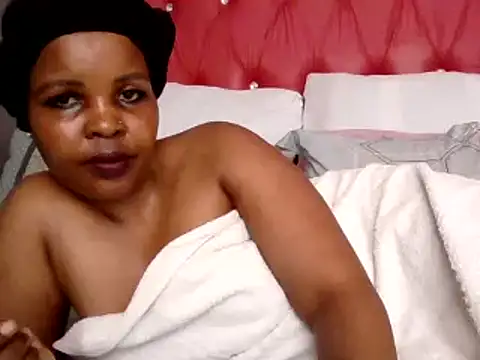 Snapshot of Honeybae82x chatting on 12-14-24, 08:56 Honeybae82x online show from 12-14-24, 08:56