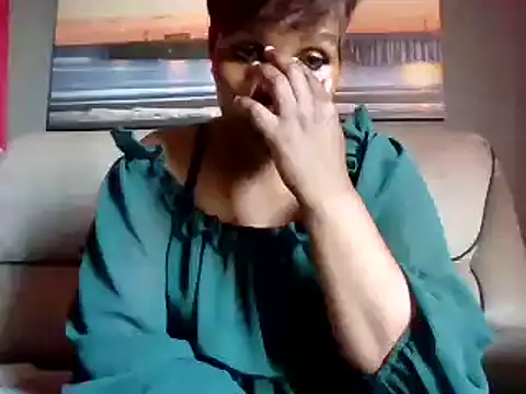 Snapshot of Honeybae82x chatting on 12-15-24, 04:15 Honeybae82x online show from 12-15-24, 04:15