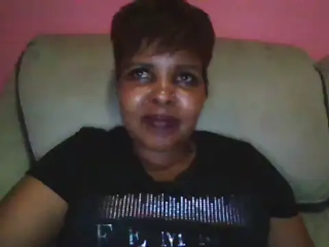 Snapshot of Honeybae82x chatting on 12-20-24, 08:23 Honeybae82x online show from 12-20-24, 08:23