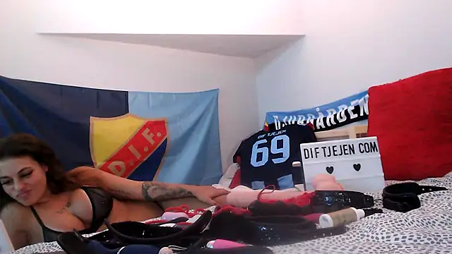 Snapshot of Dif-tjejen chatting on 02-01-25, 11:16 Dif-tjejen online show from 02-01-25, 11:16