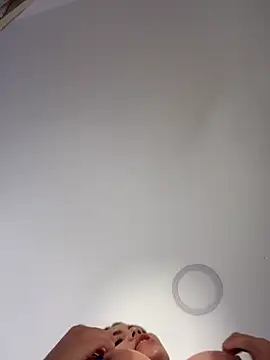 Snapshot of Aryrosee chatting on 11-19-25, 11:38 Aryrosee online show from 11-19-25, 11:38