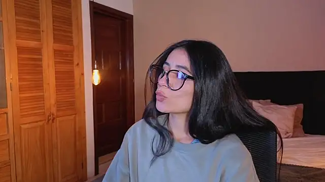 ChloeTurner  online show from 04-15-26, 08:53