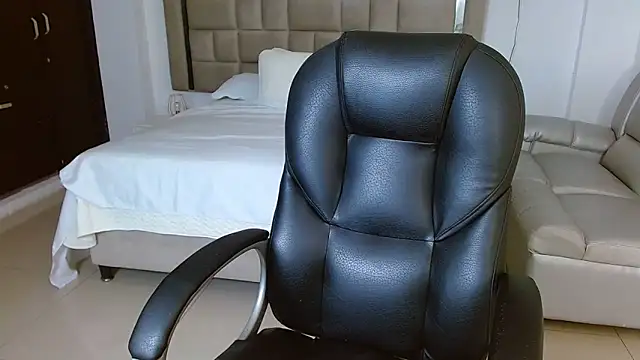 zoecruzz online show from 03-06-26, 01:40