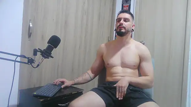 Aaron kwok28 online show from 11-23-25, 03:06