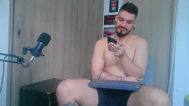 Aaron kwok28 online show from 11-23-25, 09:14