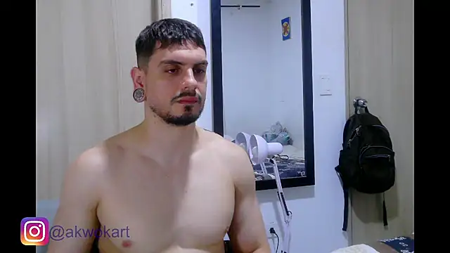 Aaron kwok28 online show from 04-25-26, 11:24