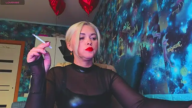 Snapshot of Snow_Goddess chatting on 10-01-25, 11:27 Snow Goddess online show from 10-01-25, 11:27