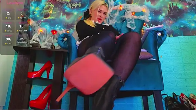 Snapshot of Snow_Goddess chatting on 10-24-25, 04:31 Snow Goddess online show from 10-24-25, 04:31