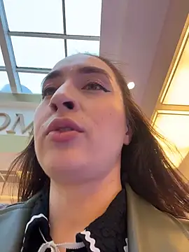 Holly Play online show from 10-28-25, 09:13