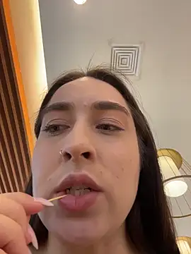 Holly Play online show from 12-23-25, 09:07