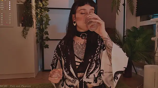 Snapshot of MichaellaMoon chatting on 11-08-25, 05:23 MichaellaMoon online show from 11-08-25, 05:23