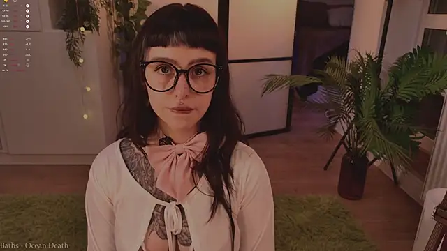 Snapshot of MichaellaMoon chatting on 11-13-25, 04:39 MichaellaMoon online show from 11-13-25, 04:39