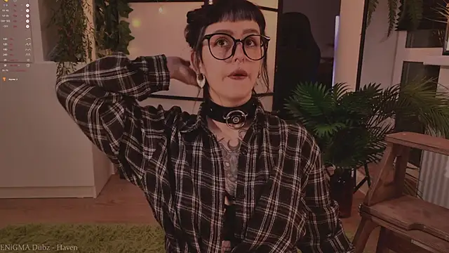 Snapshot of MichaellaMoon chatting on 11-15-25, 04:36 MichaellaMoon online show from 11-15-25, 04:36