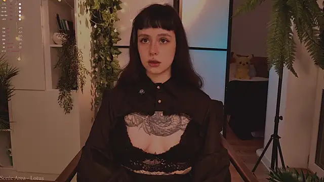 Snapshot of MichaellaMoon chatting on 11-24-25, 03:56 MichaellaMoon online show from 11-24-25, 03:56