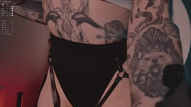 Snapshot of MichaellaMoon chatting on 12-04-25, 03:43 MichaellaMoon online show from 12-04-25, 03:43