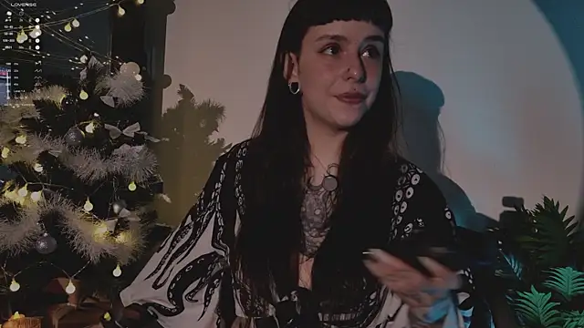 Snapshot of MichaellaMoon chatting on 12-20-25, 06:59 MichaellaMoon online show from 12-20-25, 06:59