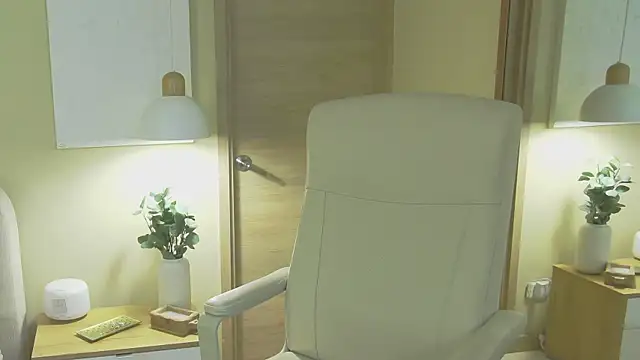 Snapshot of Alessia-miller_ chatting on 03-04-26, 11:44 Alessia-miller online show from 03-04-26, 11:44