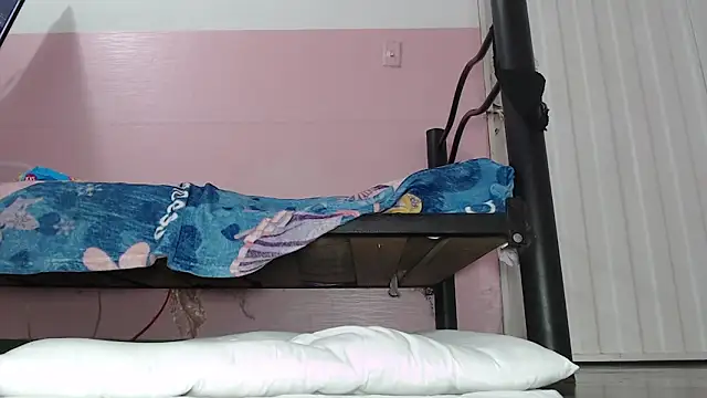 Snapshot of sweet_princess707 chatting on 09-12-25, 12:11 sweet princess707 online show from 09-12-25, 12:11