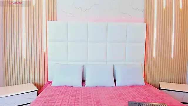 Snapshot of Iris_Thompson_ chatting on 10-24-25, 04:42 Iris Thompson online show from 10-24-25, 04:42