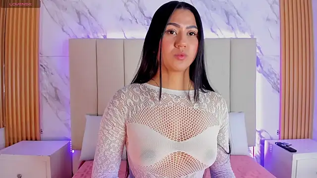 Iris Thompson  online show from 03-04-26, 03:12