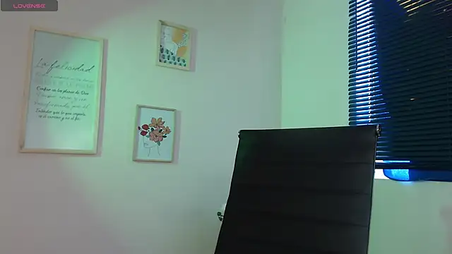 Snapshot of lucy_diiaz chatting on 01-05-25, 09:25 lucy diiaz online show from 01-05-25, 09:25