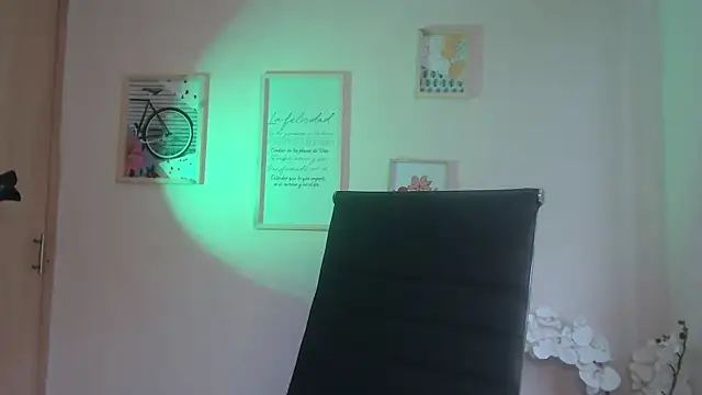 Snapshot of lucy_diiaz chatting on 02-09-25, 01:56 lucy diiaz online show from 02-09-25, 01:56