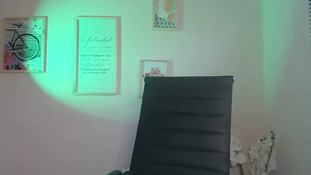 Snapshot of lucy_diiaz chatting on 02-12-25, 08:50 lucy diiaz online show from 02-12-25, 08:50