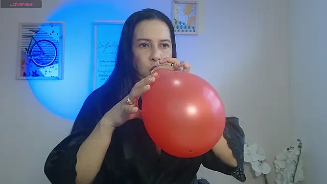 Snapshot of lucy_diiaz chatting on 02-14-25, 02:02 lucy diiaz online show from 02-14-25, 02:02