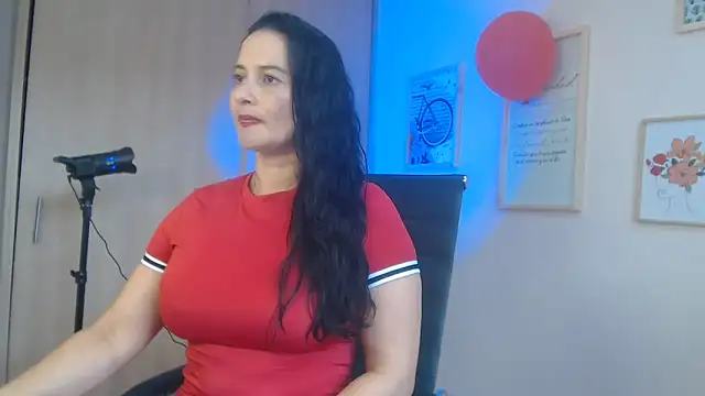 lucy diiaz online show from 02-26-25, 08:22