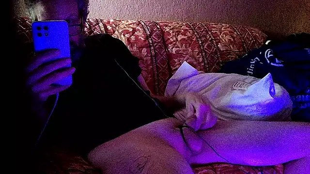 Snapshot of AronMellon76 chatting on 03-14-26, 12:10 AronMellon76 online show from 03-14-26, 12:10