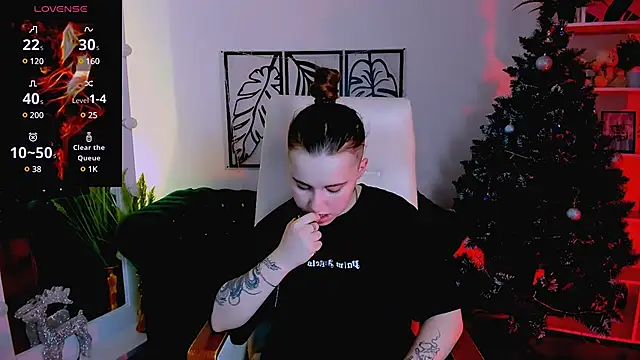 Dolly  Queen  online show from 01-14-25, 02:29