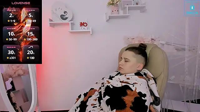 Dolly  Queen  online show from 01-31-25, 12:17